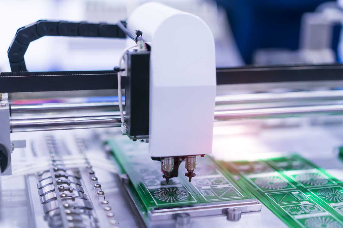 Robotic arm and printed circuit board